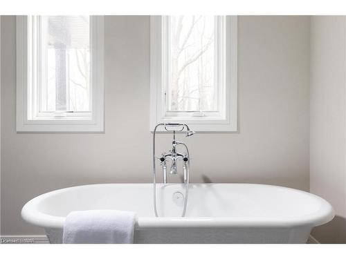 32 Breckenridge Boulevard, St. Catharines, ON - Indoor Photo Showing Bathroom