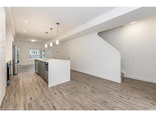 47 Lily Lane, Guelph, ON - Indoor Photo Showing Kitchen