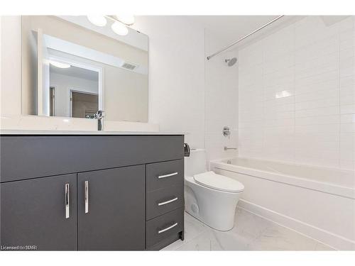 47 Lily Lane, Guelph, ON - Indoor Photo Showing Bathroom