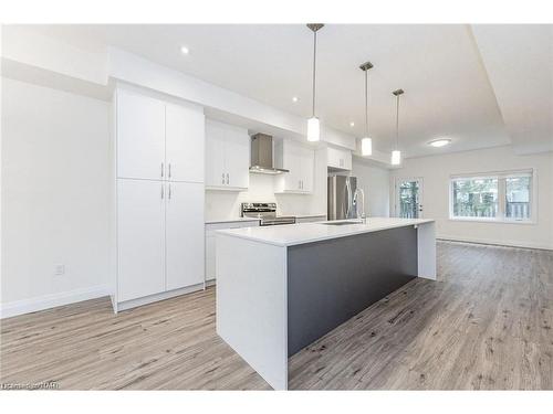 47 Lily Lane, Guelph, ON - Indoor Photo Showing Kitchen With Upgraded Kitchen