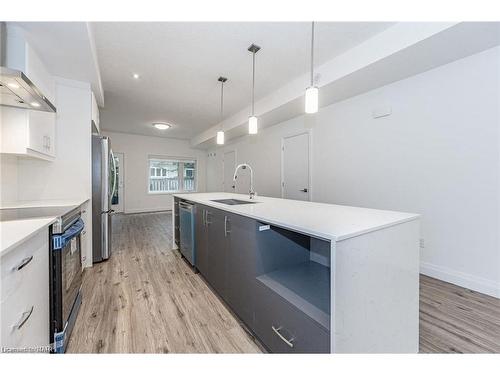 47 Lily Lane, Guelph, ON - Indoor Photo Showing Kitchen With Stainless Steel Kitchen With Upgraded Kitchen