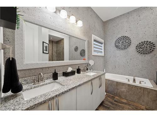 34 Angels Drive, St. Davids, ON - Indoor Photo Showing Bathroom