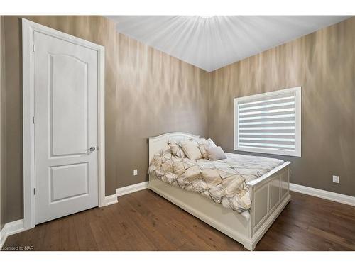 34 Angels Drive, St. Davids, ON - Indoor Photo Showing Bedroom