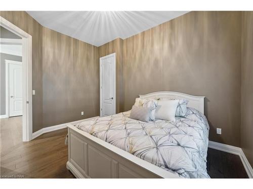 34 Angels Drive, St. Davids, ON - Indoor Photo Showing Bedroom