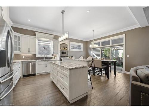 34 Angels Drive, St. Davids, ON - Indoor Photo Showing Kitchen With Upgraded Kitchen