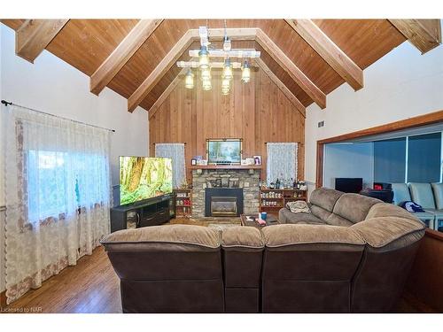 624 Daytona Drive, Fort Erie, ON - Indoor Photo Showing Living Room With Fireplace