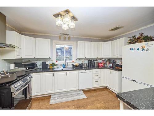 624 Daytona Drive, Fort Erie, ON - Indoor Photo Showing Kitchen