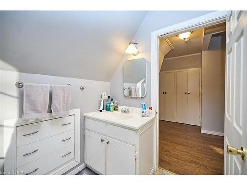 624 Daytona Drive, Fort Erie, ON - Indoor Photo Showing Bathroom