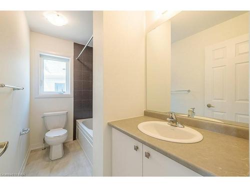 20 Brighton Lane, Thorold, ON - Indoor Photo Showing Bathroom