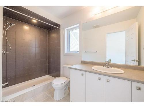 20 Brighton Lane, Thorold, ON - Indoor Photo Showing Bathroom