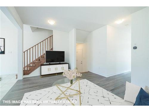 20 Brighton Lane, Thorold, ON - Indoor Photo Showing Living Room