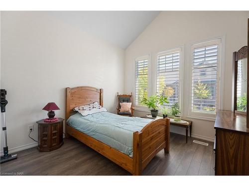 23 Cosmopolitan Common, St. Catharines, ON - Indoor Photo Showing Bedroom