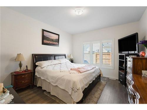 23 Cosmopolitan Common, St. Catharines, ON - Indoor Photo Showing Bedroom