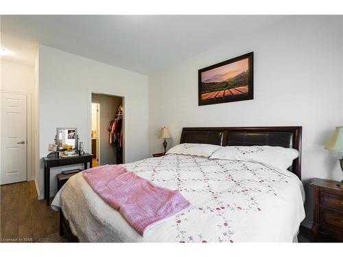 23 Cosmopolitan Common, St. Catharines, ON - Indoor Photo Showing Bedroom