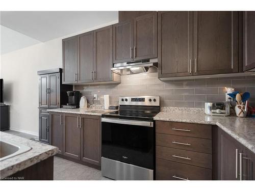 23 Cosmopolitan Common, St. Catharines, ON - Indoor Photo Showing Kitchen With Upgraded Kitchen