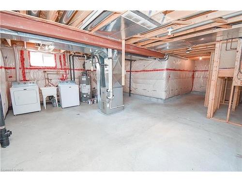 6030 Wiens Boulevard, Niagara Falls, ON - Indoor Photo Showing Basement