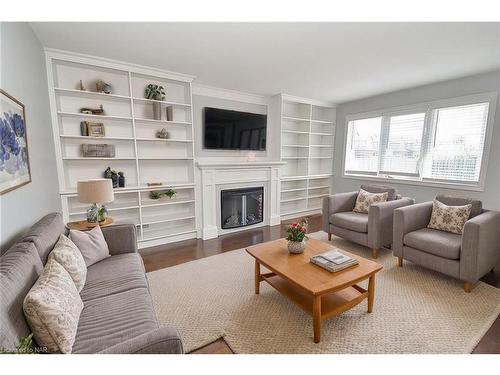 6030 Wiens Boulevard, Niagara Falls, ON - Indoor Photo Showing Living Room With Fireplace