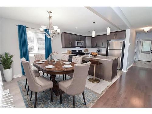 6030 Wiens Boulevard, Niagara Falls, ON - Indoor Photo Showing Dining Room