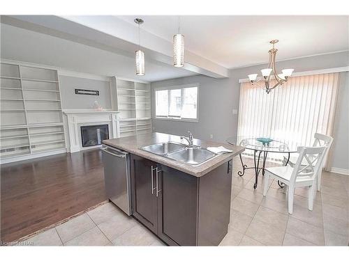 6030 Wiens Boulevard, Niagara Falls, ON - Indoor Photo Showing Kitchen With Double Sink