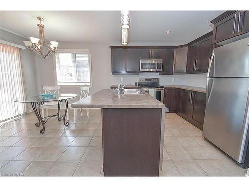 6030 Wiens Boulevard, Niagara Falls, ON - Indoor Photo Showing Kitchen With Double Sink