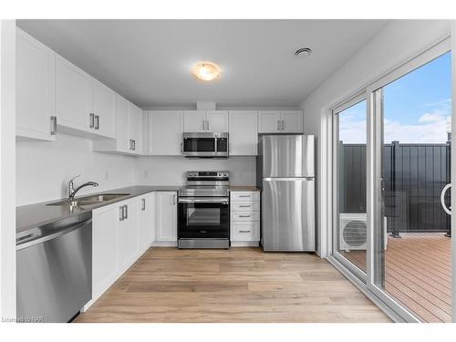 622-4263 Fourth Avenue, Niagara Falls, ON - Indoor Photo Showing Kitchen With Stainless Steel Kitchen With Double Sink