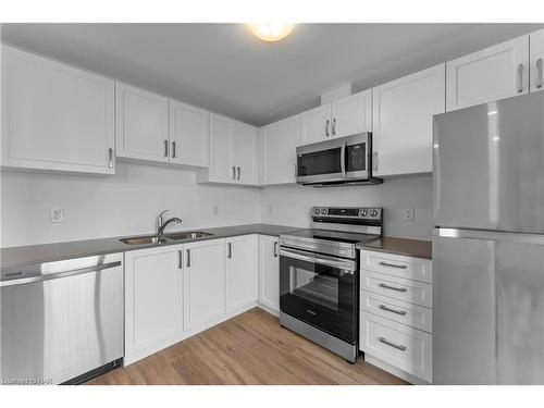 622-4263 Fourth Avenue, Niagara Falls, ON - Indoor Photo Showing Kitchen With Stainless Steel Kitchen With Double Sink