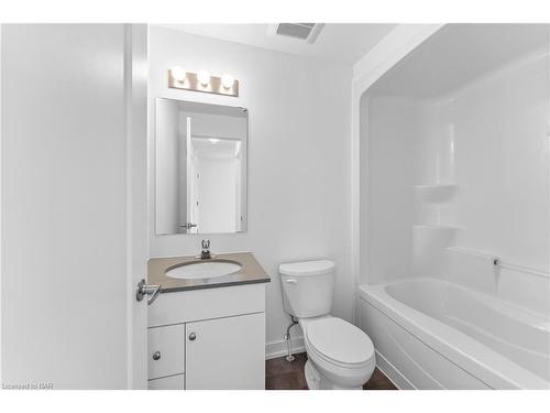 622-4263 Fourth Avenue, Niagara Falls, ON - Indoor Photo Showing Bathroom