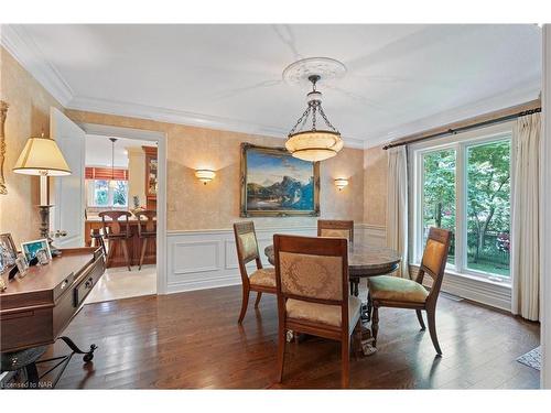 18 Park Court, Niagara-On-The-Lake, ON - Indoor Photo Showing Dining Room