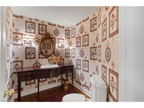 18 Park Court, Niagara-On-The-Lake, ON - Indoor Photo Showing Bathroom