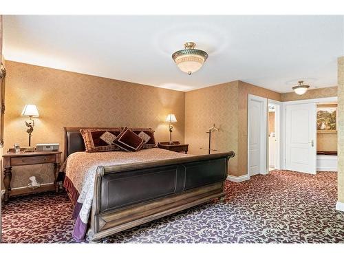 18 Park Court, Niagara-On-The-Lake, ON - Indoor Photo Showing Bedroom