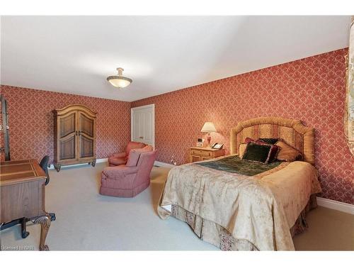 18 Park Court, Niagara-On-The-Lake, ON - Indoor Photo Showing Bedroom