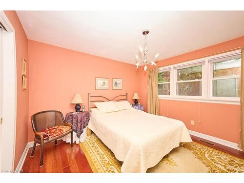 1340 Pelham Street Street, Pelham, ON - Indoor Photo Showing Bedroom