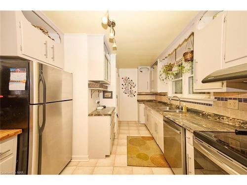 1340 Pelham Street Street, Pelham, ON - Indoor Photo Showing Kitchen With Double Sink