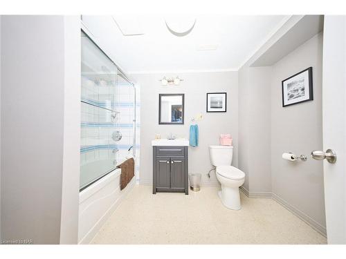 1340 Pelham Street Street, Pelham, ON - Indoor Photo Showing Bathroom