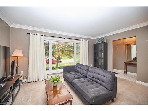 190 Price Avenue, Welland, ON - Indoor Photo Showing Living Room