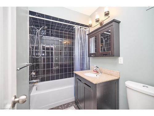 190 Price Avenue, Welland, ON - Indoor Photo Showing Bathroom