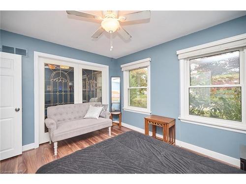 190 Price Avenue, Welland, ON - Indoor Photo Showing Living Room