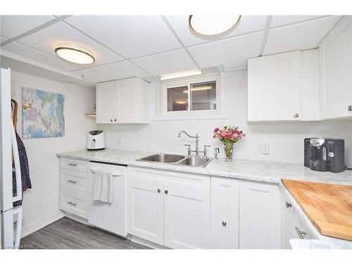 190 Price Avenue, Welland, ON - Indoor Photo Showing Kitchen With Double Sink