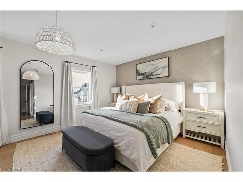 4692 Gilmore Road, Stevensville, ON - Indoor Photo Showing Bedroom