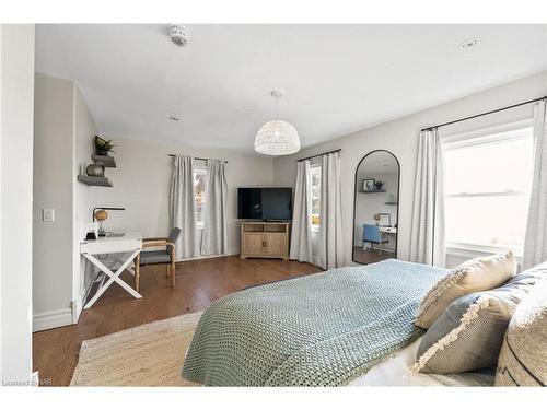 4692 Gilmore Road, Stevensville, ON - Indoor Photo Showing Bedroom