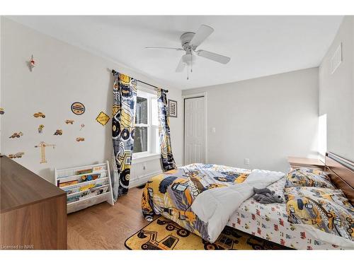 4692 Gilmore Road, Stevensville, ON - Indoor Photo Showing Bedroom