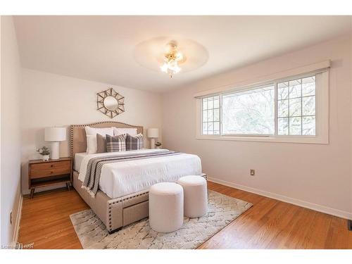 7 Surrey Place, St. Catharines, ON - Indoor Photo Showing Bedroom