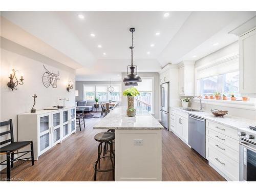 364 Oxford Avenue, Crystal Beach, ON - Indoor Photo Showing Kitchen With Upgraded Kitchen