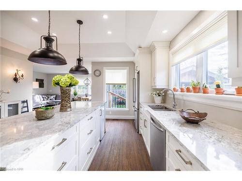 364 Oxford Avenue, Crystal Beach, ON - Indoor Photo Showing Kitchen With Upgraded Kitchen