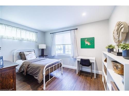 364 Oxford Avenue, Crystal Beach, ON - Indoor Photo Showing Bedroom