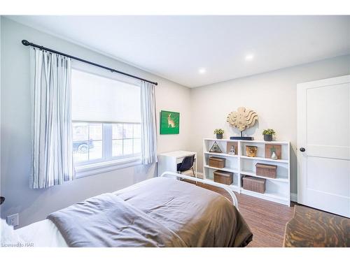 364 Oxford Avenue, Crystal Beach, ON - Indoor Photo Showing Bedroom