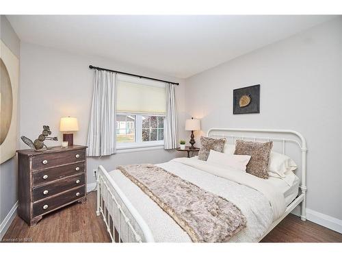 364 Oxford Avenue, Crystal Beach, ON - Indoor Photo Showing Bedroom