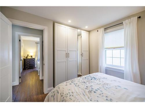 364 Oxford Avenue, Crystal Beach, ON - Indoor Photo Showing Bedroom