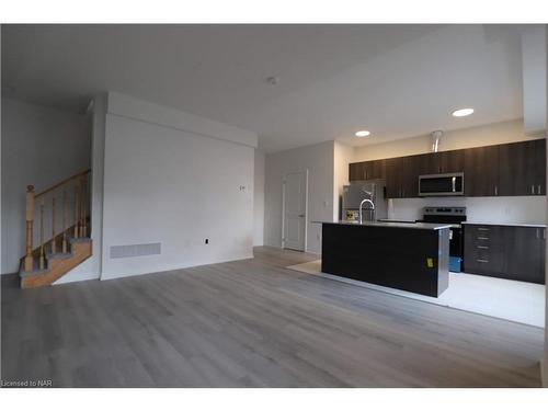 12 Sidney Rose Common, St. Catharines, ON - Indoor Photo Showing Kitchen