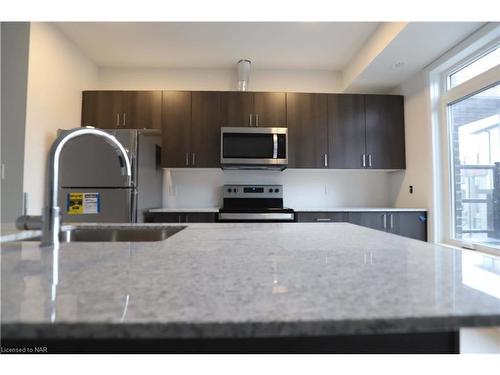 12 Sidney Rose Common, St. Catharines, ON - Indoor Photo Showing Kitchen